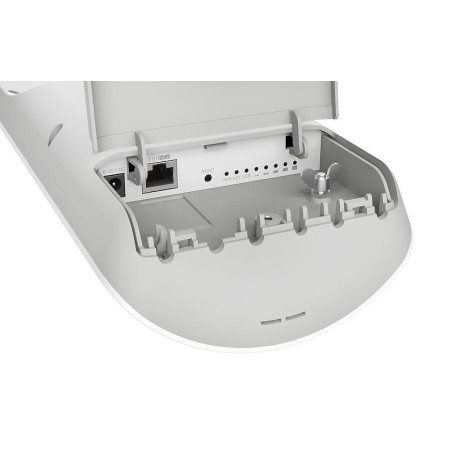 AP 2.4GHz, 30dBm, antena de 12dBi 120º, x1 Gigabit, x1 SFP, L4