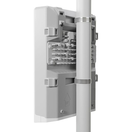 Switch gestionable Cloud Router para Exterior de 800MHz CPU, 256MB RAM, x16Gb PoE, x2 SFP+, RouterOS, Level 5