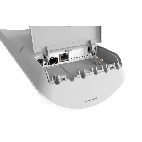 AP 2.4/5GHz, 30dBm, antena de 15dBi 120º, x1 Gb, x1 SFP, L4