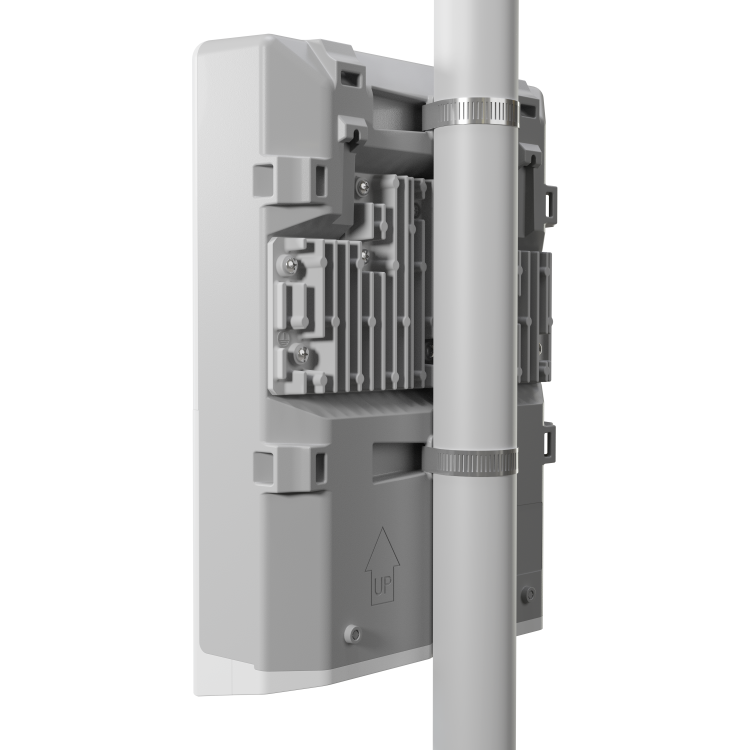 Cloud Router de Exterior, 800MHz CPU, 256MB RAM, x4 SFP+, x5 SFP, x1Gb, L5, RouterOS