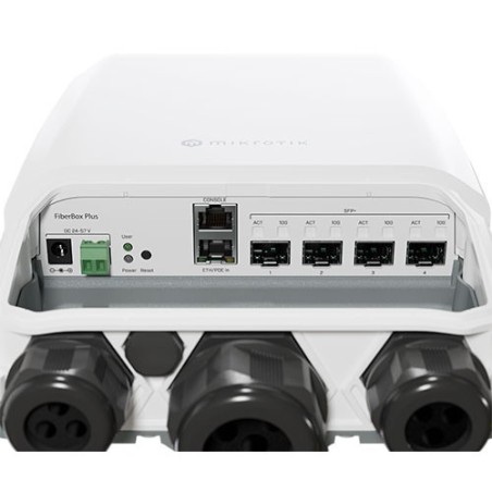 Cloud Router Switch, 800Mhz, 512Mb RAM, x4 SFP+, x1Gb, RouterOS / SwitchOS, Level 5, para exterior (IP66)