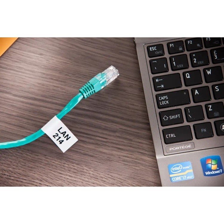 Cinta laminada flexible. Texto negro sobre fondo Blanco. 18mm (8mts de largo)