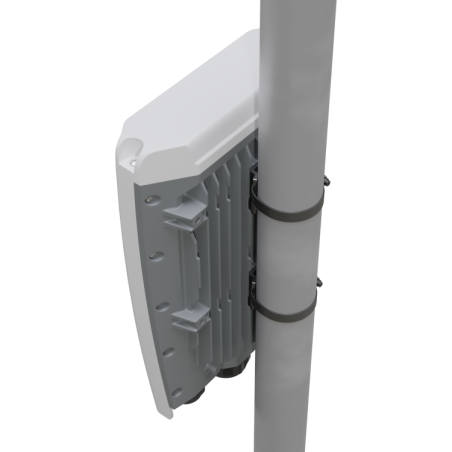 Cloud Router Switch, 1 Core, 650Mhz, 64Mb RAM, x1 10/100, x4 QSFP28, RouterOS / SwitchOS. L5