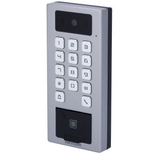 Control de acceso con cámara, IP65, IK09, para supervisión vía smartphone. Lector huella, Mifare y teclado.