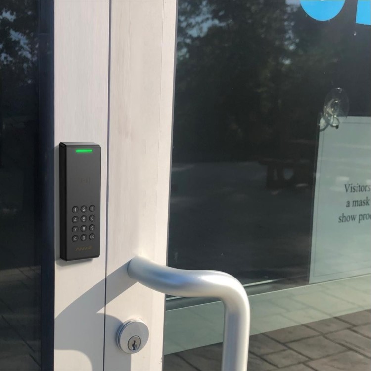 Control de acceso autónomo tarjeta EM/MF y PIN. Anviz C2KA