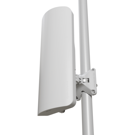 AP Wifi6 2.4/5GHz, 28dBm, 15dBi. Puerto Gb con POE-in, puerto SFP 2.5Gb, L4