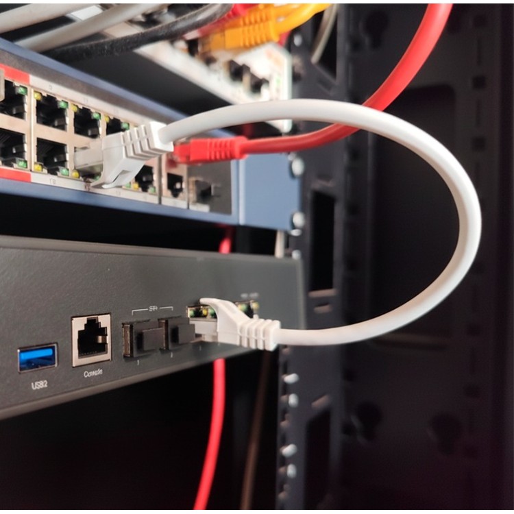 Latiguillo red Cat 6A UTP Kelvo KE-LA-C6A-15W LSZH 15m