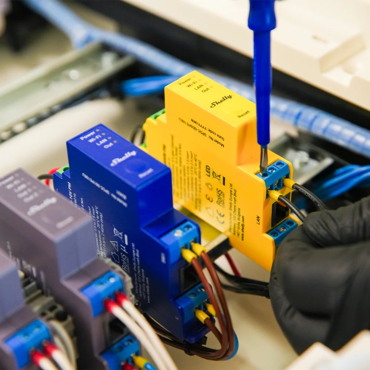 Controlador iluminación Shelly Pro RGBWW PM - 5 canales, DIN, WiFi, LAN, Bluetooth