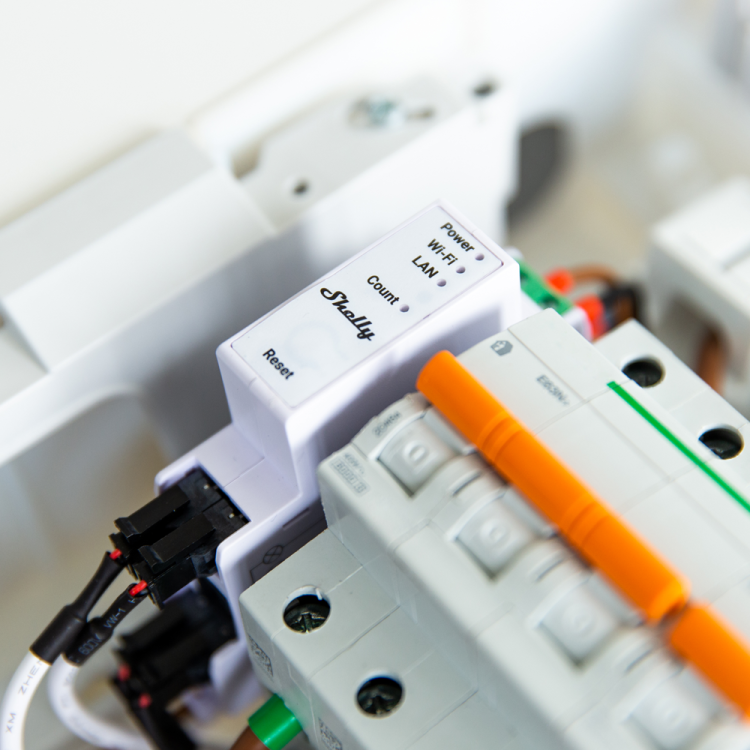 Medidor energía Shelly Pro 3EM 120A - trifásico, DIN, WiFi, LAN, Bluetooth